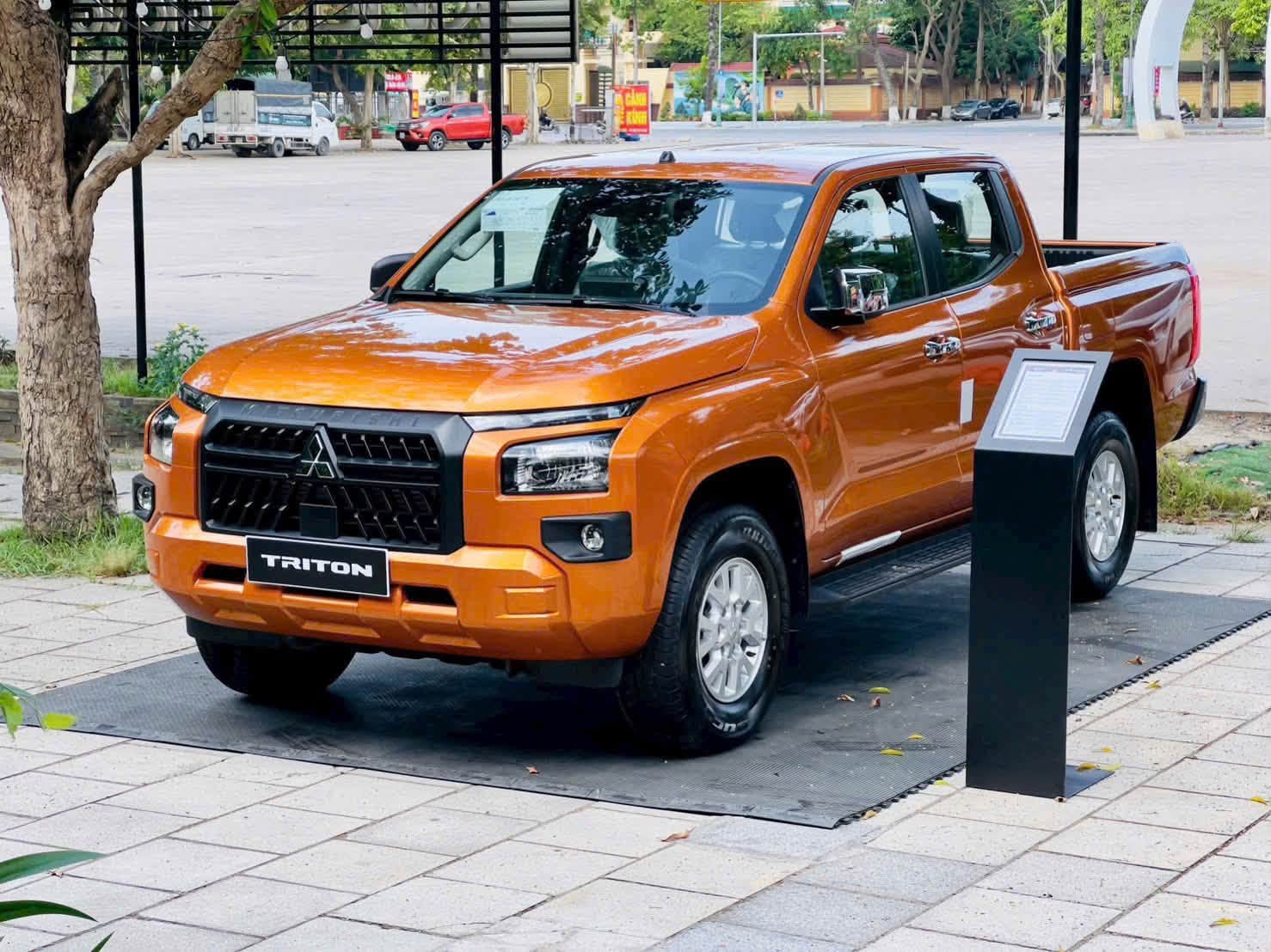 Giá bán tải Mitsubishi Triton GLX lăn bánh Tây Ninh